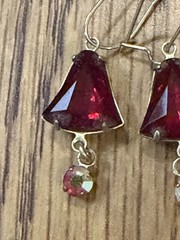 Vintage Weiss Ruby Red Aurora Borealis Rhinestone Clip On Earrings Gold Tone