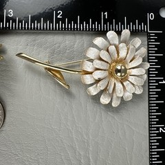 Vintage Brooch Earrings Set Gold Tone Daisy Flower Brushed Satin Clip On