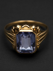 Vintage Women’s BDA 10K Yellow Gold Blue Stone Ring Size 5.25