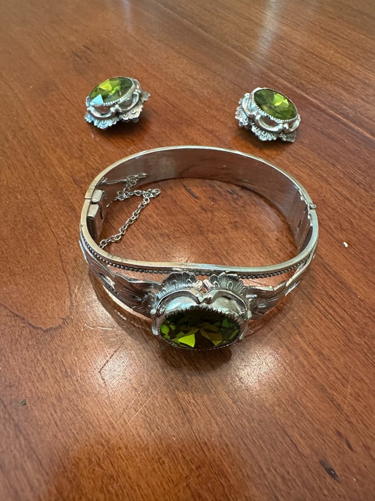 Vintage Whiting & Davis Jewelry Set – Peridot Olivine & Silver-Toned Filigree