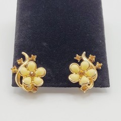 Pale Yellow Thermoset Flower w Orange Rhinestone Gold Tone Clip On Vtg Earrings