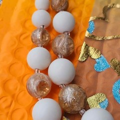 Vintage 1950s Mid Century Gold Foil Embedded Crackle Lucite Bead Necklace