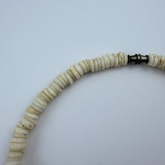 Vintage Hawaiian Puka Shell Bead Necklace 70’s Barrel Clasp 15.5 In