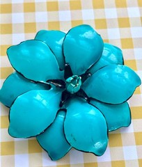 HUGE! blue Vintage FLOWER Brooch PIN Lightweight RETRO Spring Bloom💙💐