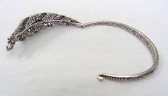 SARDA STERLING SILVER GRANULATED FEATHER SPRING HINGE DELICATE BANGLE BRACELET