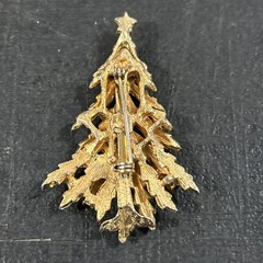 Beautiful Vintage Christmas Tree Brooch Pin Gold Tone Rhinestone 2 3/8”
