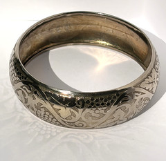 VTG Wide Silver Plate Bangle Bracelet Etched Grapes Vine Leaves Estate