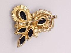 STUNNING Black Gold Tone Rhinestone Prong Set Juliana Brooch?