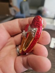 Vintage Mode Art Ruby Slippers Brooch Pin Wizard of Oz & Magnet