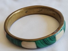 Vintage Inlay White And Green Malachite Brass Bangle Bracelet (104)