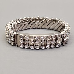 Vintage Expandable Clear Rhinestone Bracelet Hidden Compartment 6 1/8″ Stretch