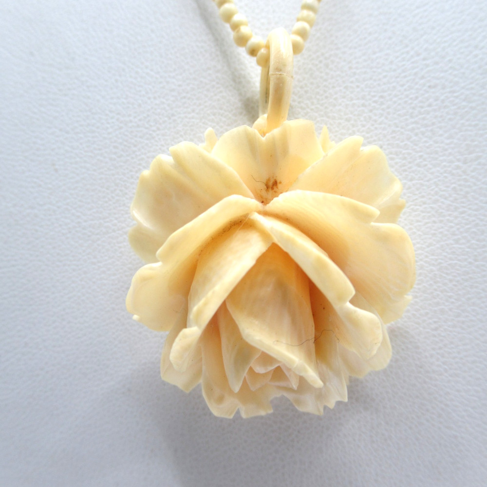3-D Rose Pendant Necklace Beige Flower Vintage
