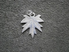 Maple Leaf Acer Vtg Unusual Detailed Sterling Silver Bracelet Charm Pendant 1.2g
