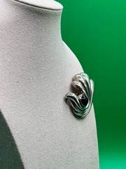 Vintage Morning Sun Brand Sterling Brooch With Onyx 44.38 gm / 2.5 X 1.75 in