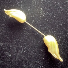 Vintage 1940’s Jabot Pin Lucite Plastic Resin Shell? Winged Victory Ivory Lovely