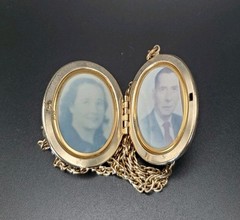 Victorian Style Enamel And Goldtoned Vintage Locket/Pendant Necklace. 24″ Chain