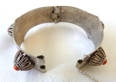 Vtg 800 Silver Ethnic Bracelet Etched Design Red Coral Pin-Pull Clasp 7.25″