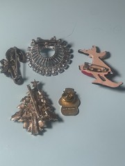 Vintage Christmas Pin Lot Candy Cane Reindeer Snowman Tree Wreath Holiday Brooch