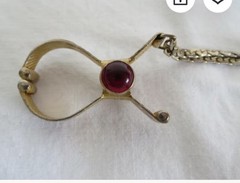 VTG Gold Tone Opera Gloves Holder/Clip with Pink Lucite Gem/ Ideal For Scarf…50s