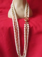 Vtg KJL? Runway Pearl & Gold Chain Necklace Fox Head Clasp Opera Length 48″