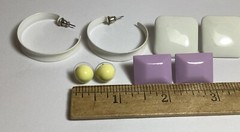 VINTAGE 4 PAIR MIXED LOT OF ENAMELED PIERCED EARRINGS WHITE LAVENDER YELLOW NICE