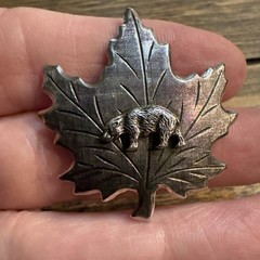 Vintage Great Smoky Mountains Souvenir Brooch Pin Maple Leaf Bear Silver Tone