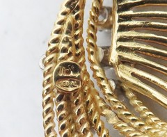 BEAUTIFUL 18K GOLD & DIAMOND “G” BASKET BROOCH