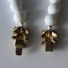 Rare 1974 Mimi di Niscemi Frog Clasp White Bead Choker Necklace Signed Vtg