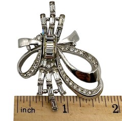 Vtg Silver Tone Anthony Aquilino Clear Rhinestone Fancy Ribbon Brooch