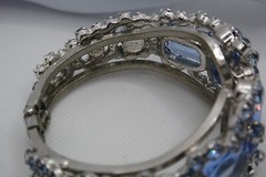 VINTAGE JULIANA SKY BLUE GLASS STONE RHINESTONE SILVER TONE HINGE BRACELET
