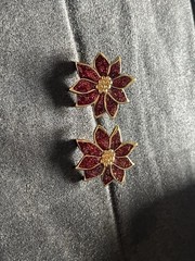 VTG AVON Gold-plated Red Glittering Enamel Poinsettia Flower Post-Back Earrings