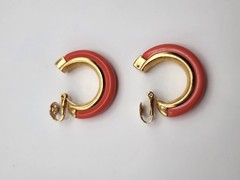 VTG Crown Trifari Coral Peach Lucite Hoop Earrings Gold Trifarium Clip 1955-69