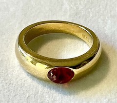 Vtg 18KGE Gold Ring w/ Red Gem Cabochon Sz 7 Stackable Band Mogul Style Jewelry