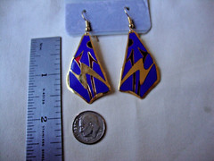 VINTAGE SAMUEL HUANG DESIGNER CLOISONNE RETRO ABSTRACT RED & BLUE DROP EARRINGS