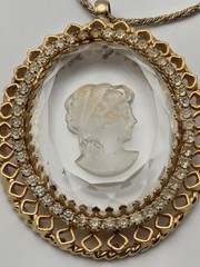 Vintage Warner Intaglio Glass Cameo Brooch Pendant Gold Tone Filigree w/ 23″…