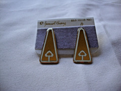 VINTAGE 1970s SAMUEL HUANG DESIGNER CLOISONNE RETRO MOD WHITE STUD EARRINGS