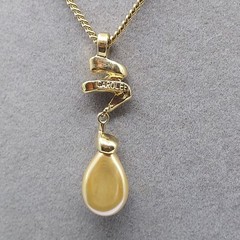 CAROL LEE SIGNED VINTAGE GOLDEN FAUX PEARL GOLDTONE CHAIN NECKLACE 15″