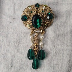 W Germany Filigree Goldtone GREEN RHINESTONE Faux Pearl 3 DANGLE Brooch Clip-ons