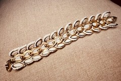 Vintage White Lucite Leaf Link Articulated Bracelet 3 Row ~ 7.25”