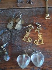 Lot Vintage Costume Jewelry Modern Mixed Wear Craft Resell Necklace Earrings Etc