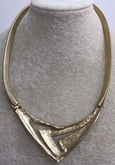 Vintage Hammered Goldtone Teal Enameled Cleopatra Necklace Nonbranded 18”