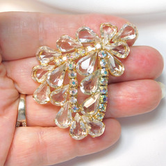 BEAUTIFUL VINTAGE AURORA BOREALIS & TEARDROP PRONG SET RHINESTONE BROOCH! ✨