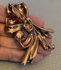 Retro Crown Trifari Bow Brooch Multi Tone Gold Pave Rhinestone 3D Double Ribbon