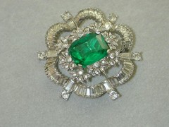 FAB JOMAZ Joseph Mazer Emerald Center Clear Rhinestone Pin Brooch Baguettes