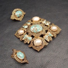 Vintage SARAH COV 1968 Remembrance Collection Clip Earrings & Brooch Set. 17.007