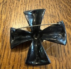 VINTAGE BLACK JET CROSS RHINESTONE PIN/BROOCH