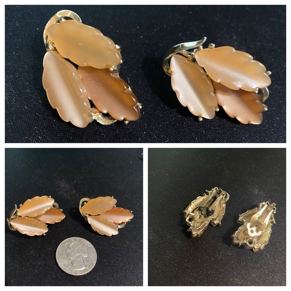 VTG CREAMY BEIGE THERMOSET LUCITE LAYERED LEAVES CLIP-ON EARRINGS ~ 1 1/4″