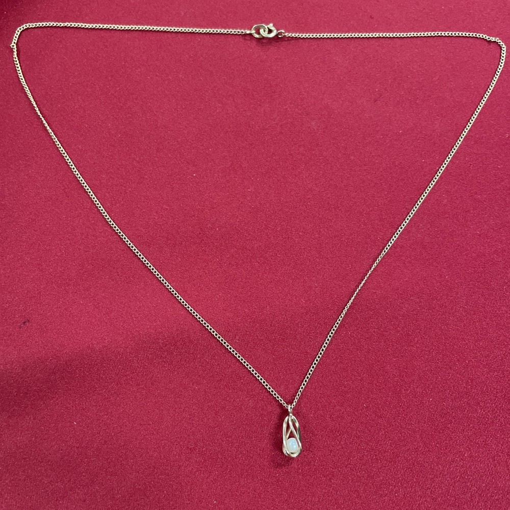 Krementz Gold Toned Twist Caged Pearl Pendant 17.75” Necklace