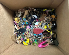 15.8 Pounds Pierced Vintage To Fashion Mixed Metals Earrings Jewelry Lot #69