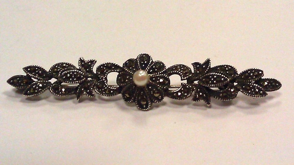 Sterling Silver brooch with pearl and marcasite